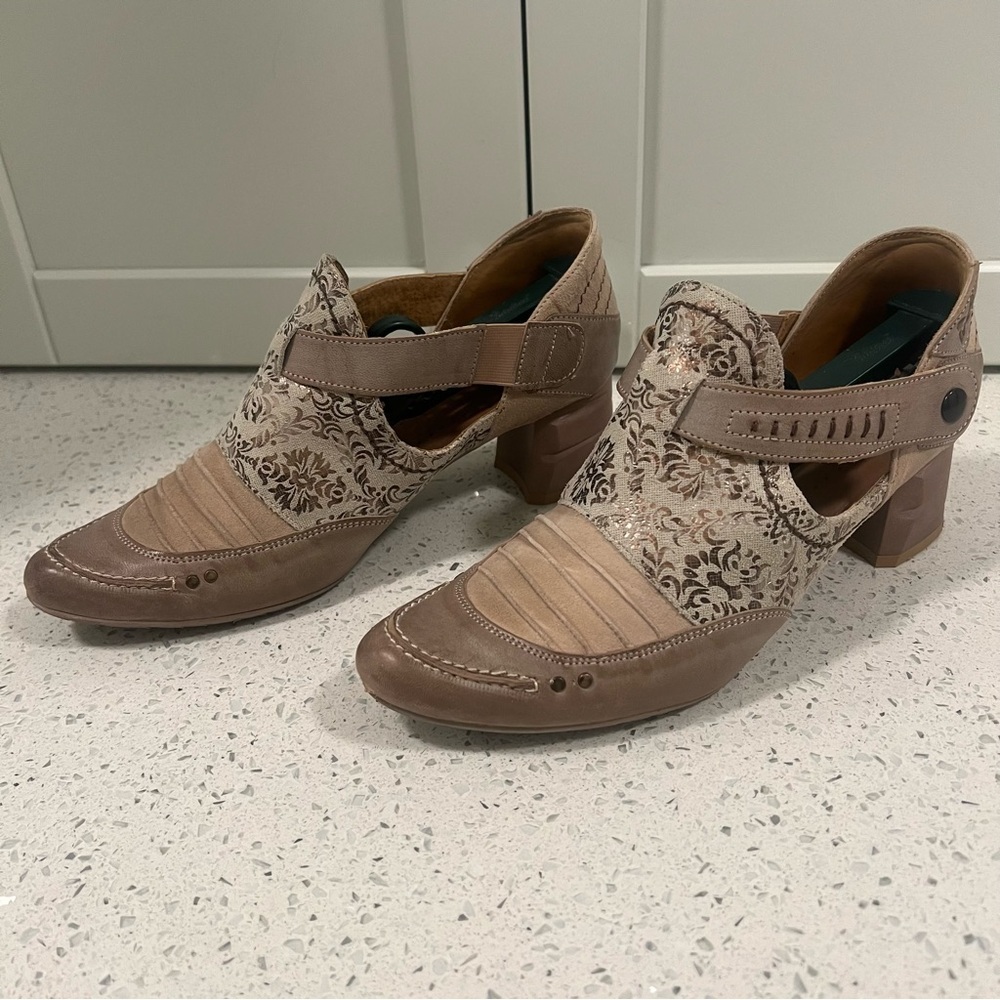 Taupe Floral Leather Mary Jane Heels - Women